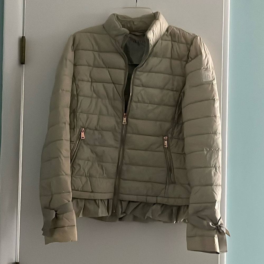 Down jacket with rose gold zippers and ties on the sleeves